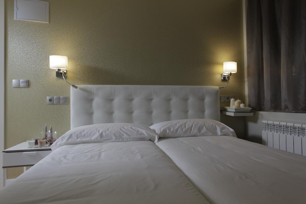 Hotel Rosal اوفيدو الغرفة الصورة