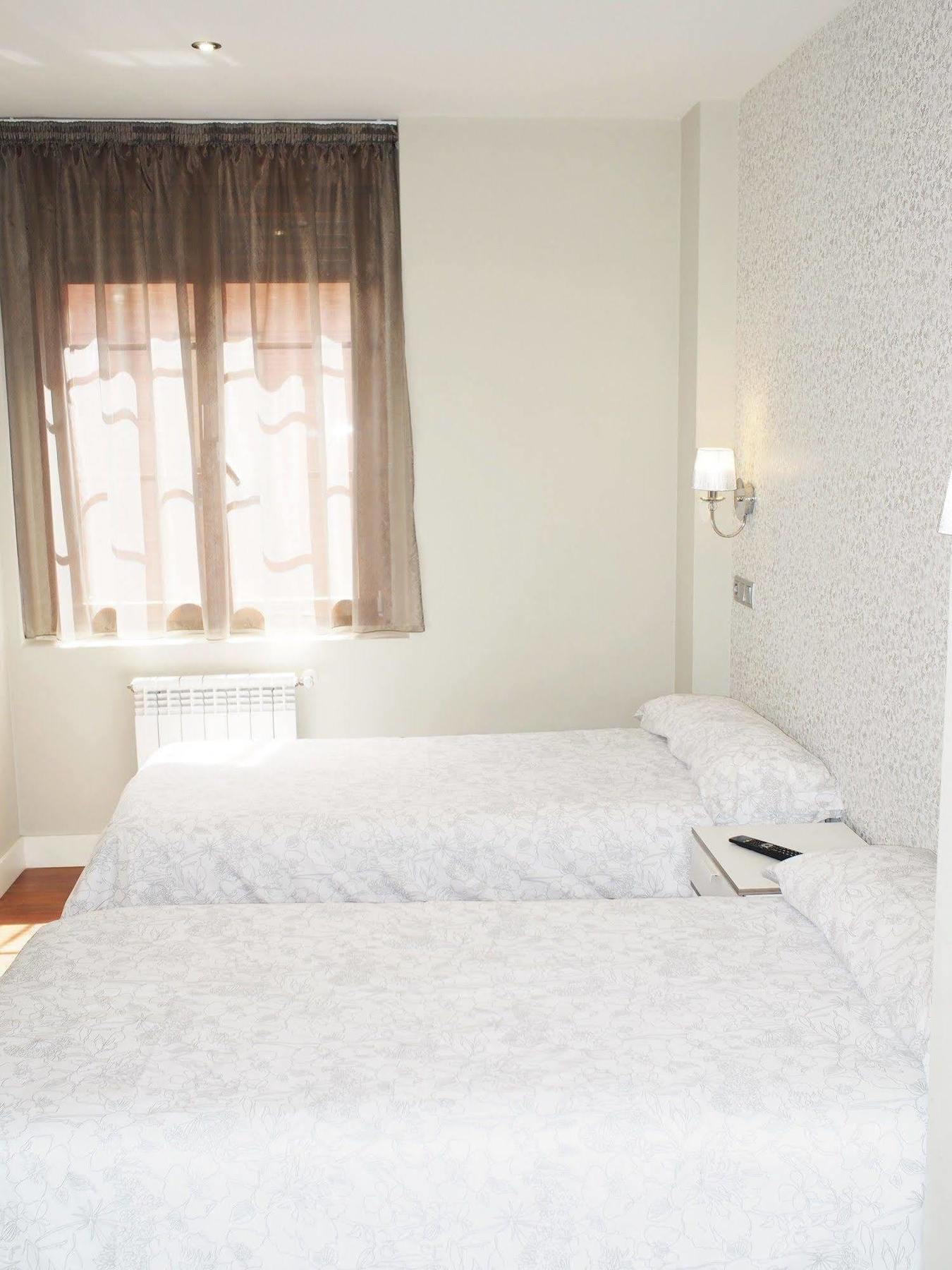 Hotel Rosal اوفيدو المظهر الخارجي الصورة